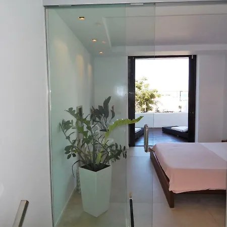 Beautiful Beachfront Lejlighed