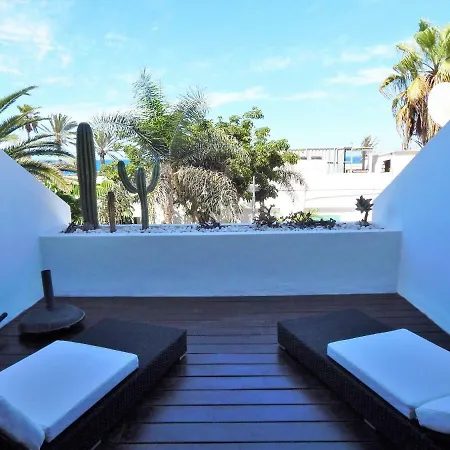 Beautiful Beachfront Lejlighed