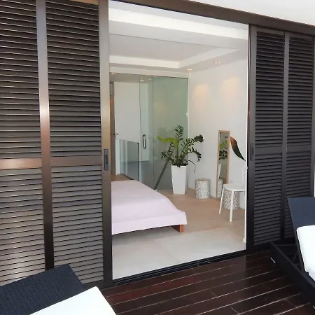 Beautiful Beachfront Apartment *